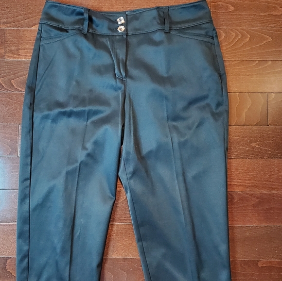 Zac & Rachel Capris - Picture 3 of 4